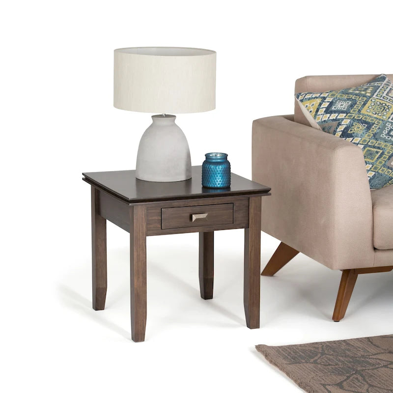 Table de chevet carrée en bois massif auburn moyen avec tiroir