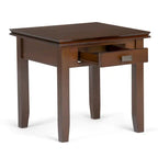 Table de chevet carrée en bois massif auburn moyen avec tiroir