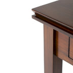 Table de chevet carrée en bois massif auburn moyen avec tiroir