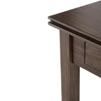 Table de chevet carrée en bois massif auburn moyen avec tiroir