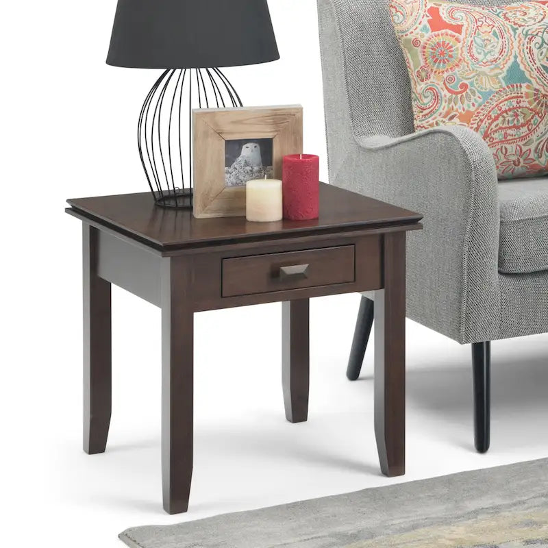 Table de chevet carrée en bois massif auburn moyen avec tiroir