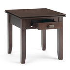 Table de chevet carrée en bois massif auburn moyen avec tiroir
