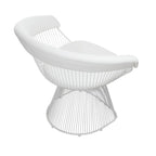 Fauteuil d'appoint en similicuir blanc, dossier incurvé à lattes métalliques, siège simple